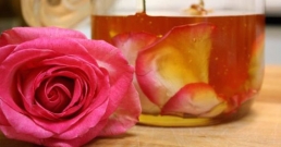 Медът от рози укрепва нервите (рецепти)