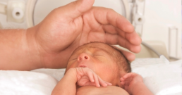 Наш учен спасява 14 000 недоносени бебета