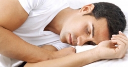 7 причини да спите повече на лявата си страна