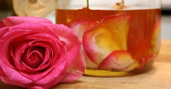 Медът от рози укрепва нервите (рецепти)