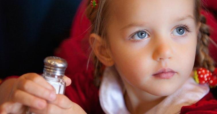 Вредна ли е солта за детските очи?