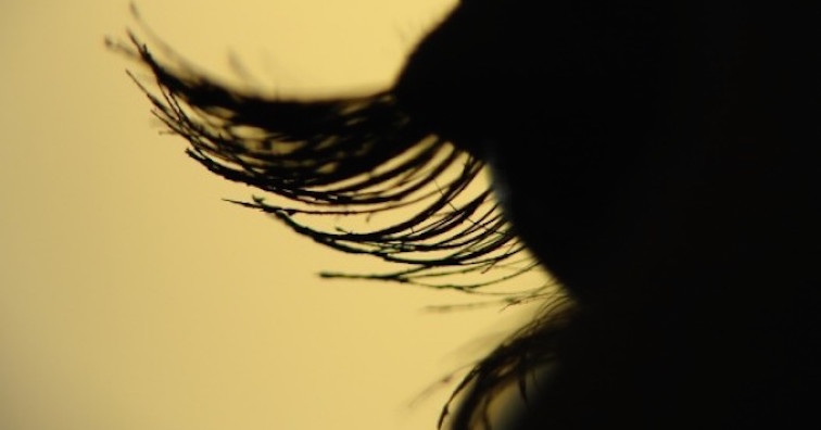 Топ 9 домашни средства за по-дълги мигли