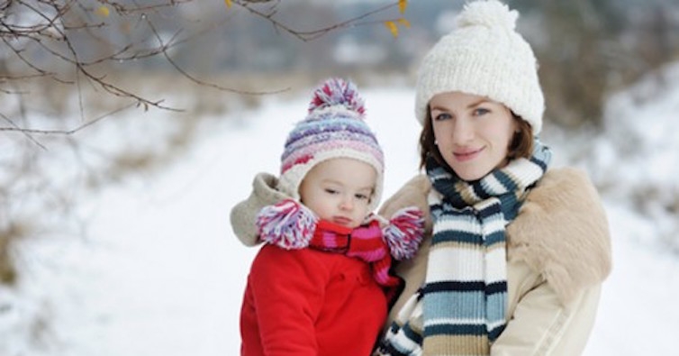 Зимните разходки каляват бебетата