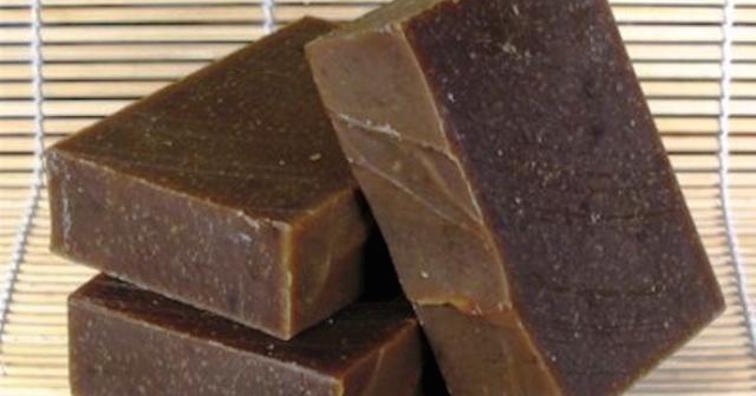 С катранен сапун срещу мазна кожа и акне