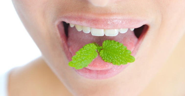 Причини за лош дъх и начини за справяне