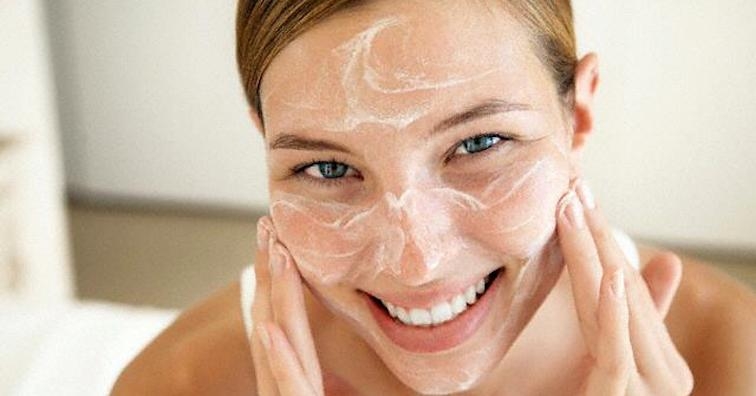 Сода бикарбонат за лице прави чудеса с кожата