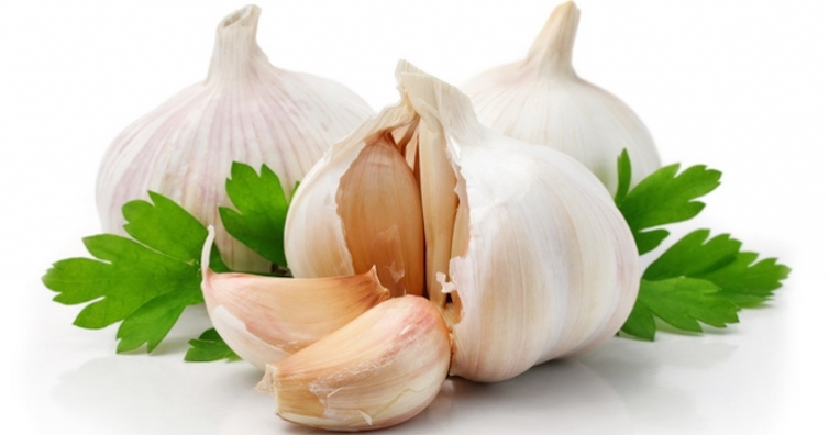 10 храни, които произвеждат храносмилателни ензими и естествено лекуват панкреатичната система